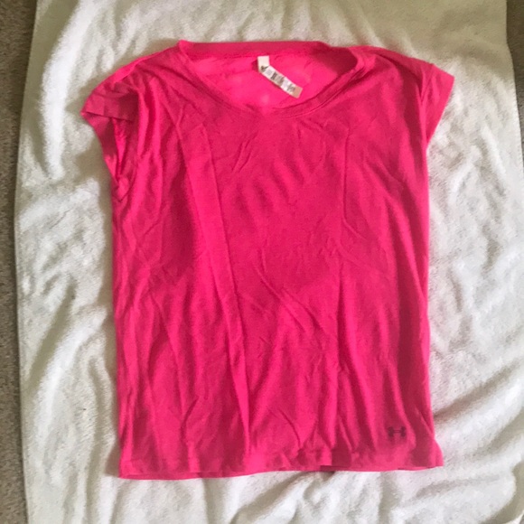 Under Armour Tops - Woman’s workout short sleeve shirt